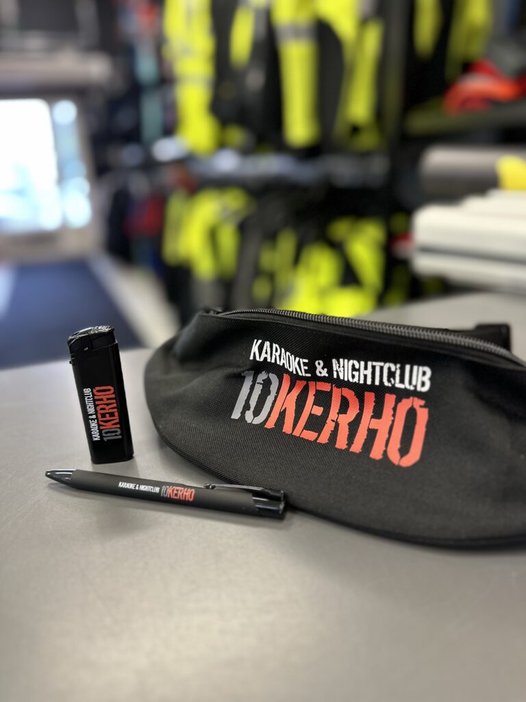 10Kerho liikelahjatuotteet – vyölaukku, kynä ja sytytin