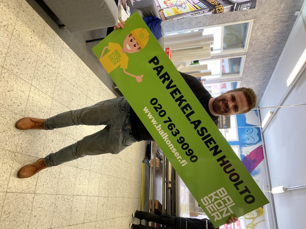 Balkonser parvekelasien huolto kyltti