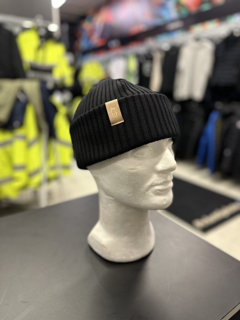 BT logopipo musta mallinukke sivulta