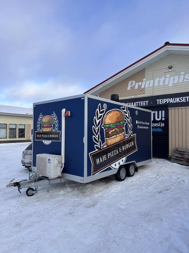 Haje Pizza & Burger ruokavaunu edestä