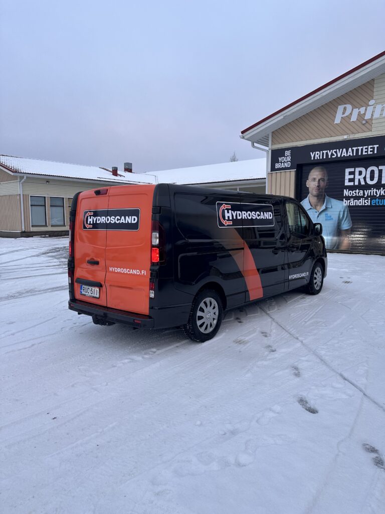 Hydroscand pakettiauto teippaus takaa
