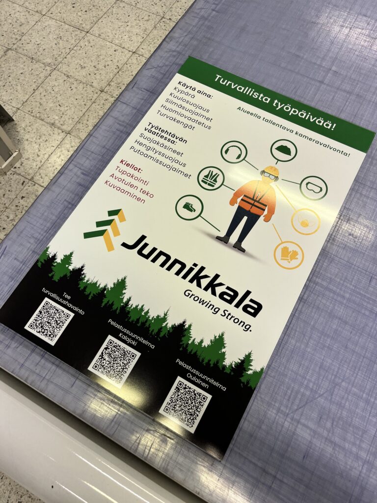 Junnikkala työturvallisuuskyltti lähikuva