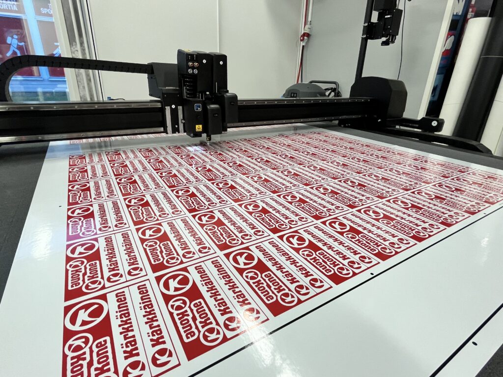 Kärkkäinen tarrojen leikkaus