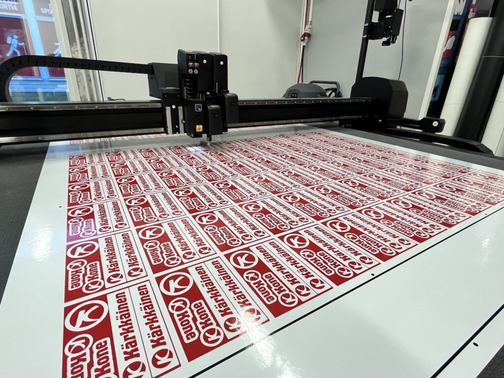 Kärkkäinen tarrat leikkurissa tuotanto