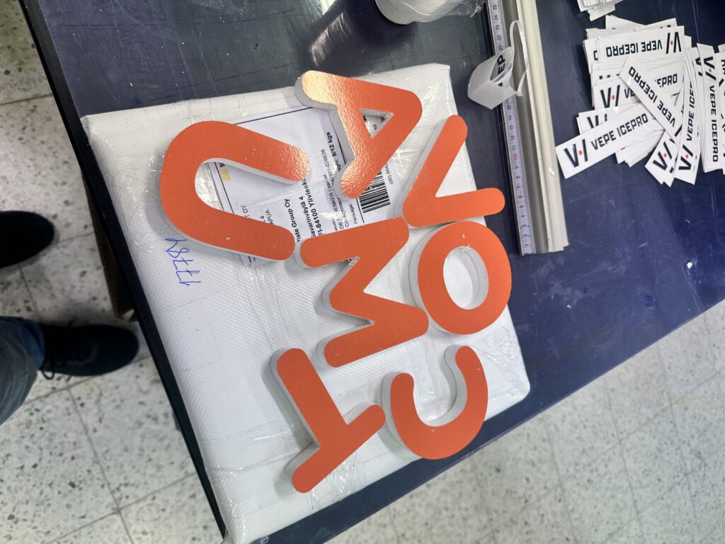 Kohokirjaimet ja tarrat