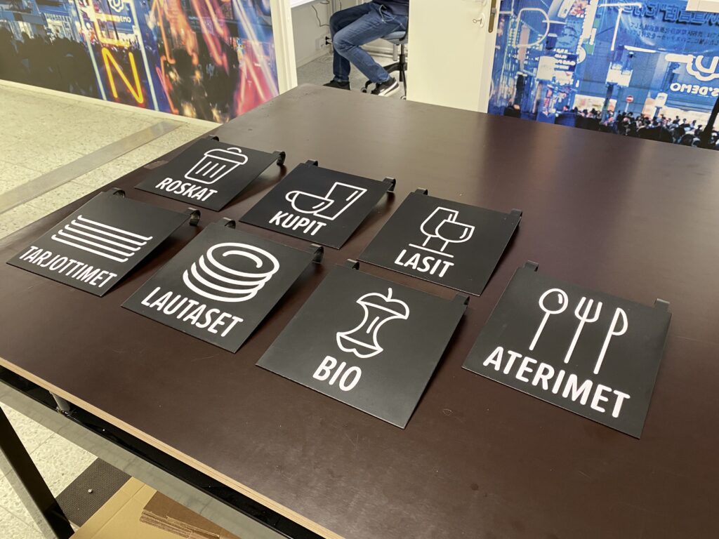 Lajittelukyltit astiat