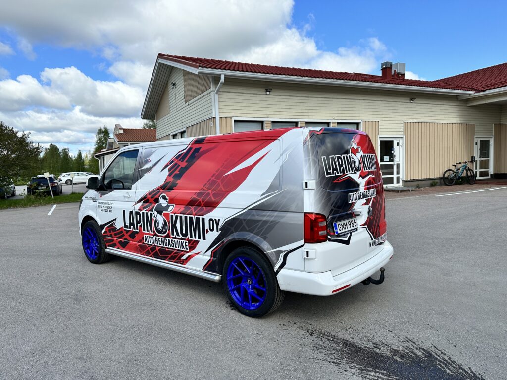 Lapin Kumi pakettiauto teippaus