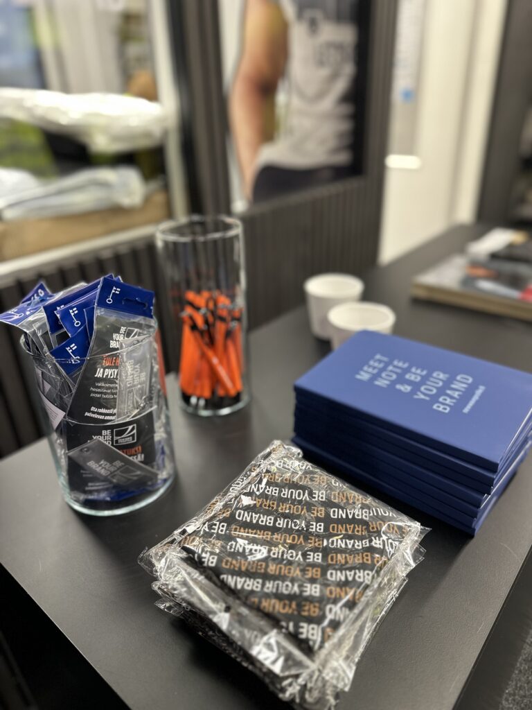 Liikelahjatuotteet – muistikirjat, kynät ja messutuotteet