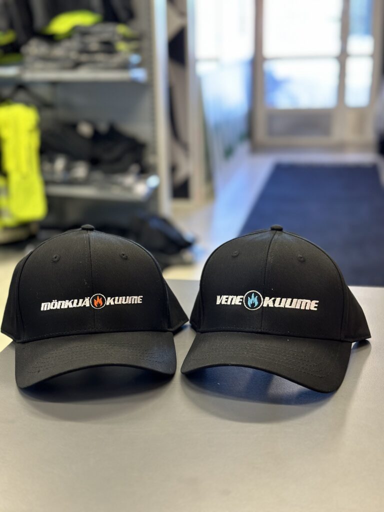 Mönkijä Kuume ja Vene Kuume lippikset