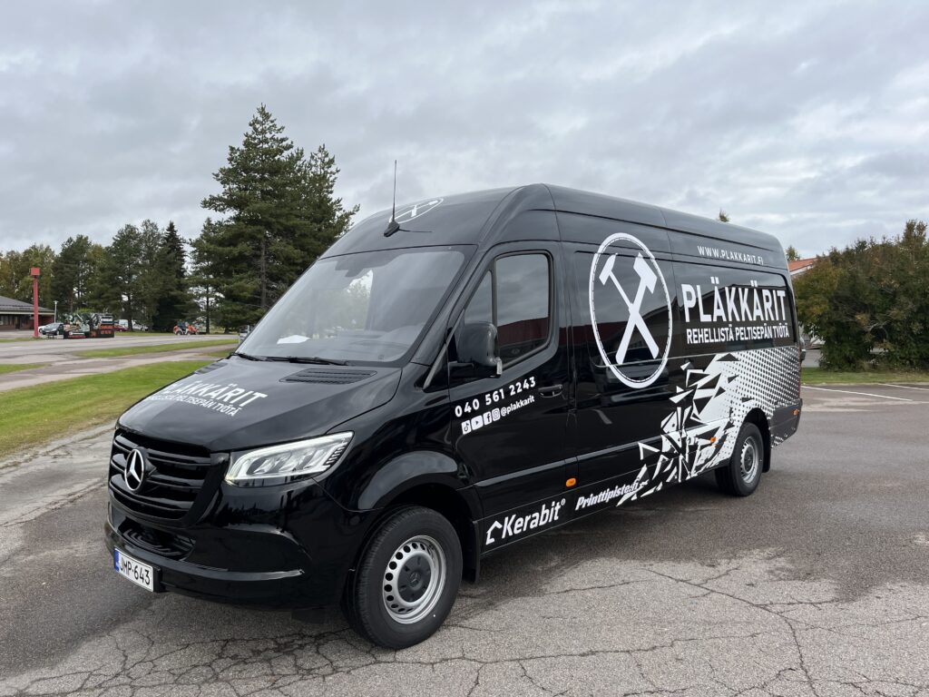 Pläkkärit Mercedes Sprinter teippaus edestä