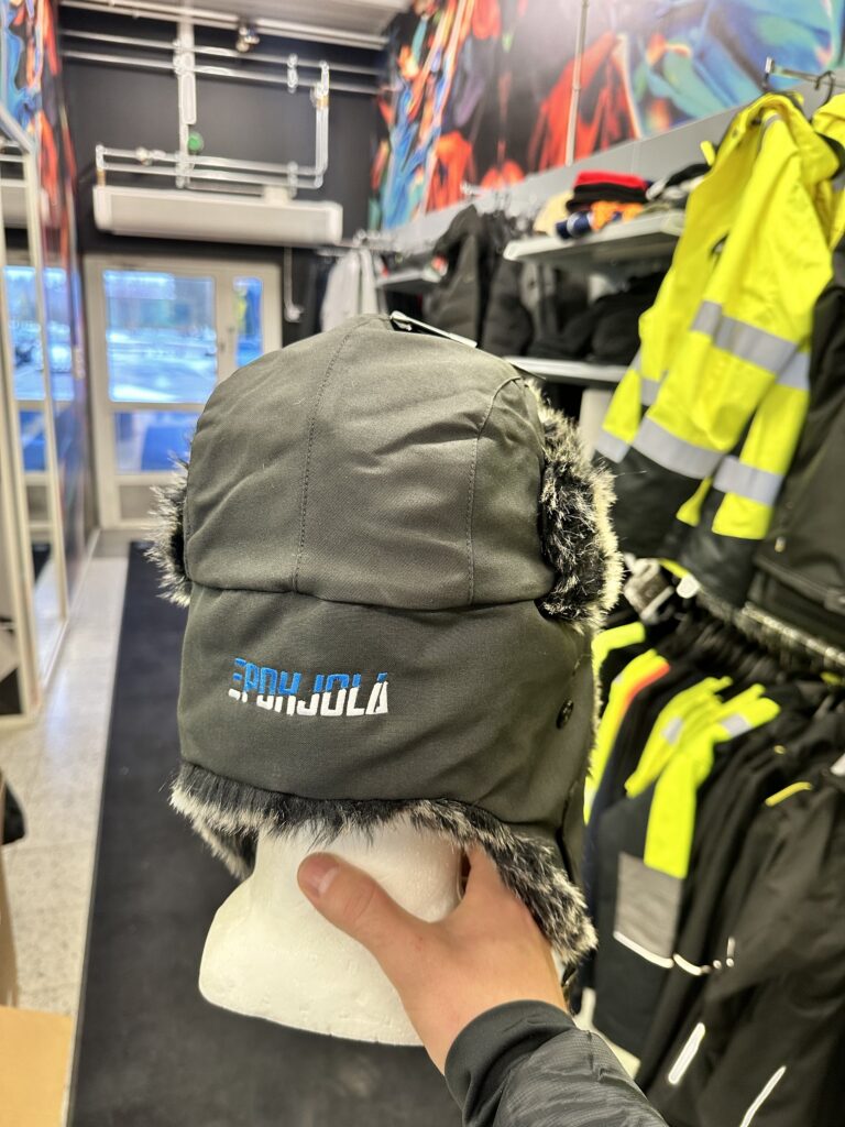 Pohjola karvalakki mallinukke