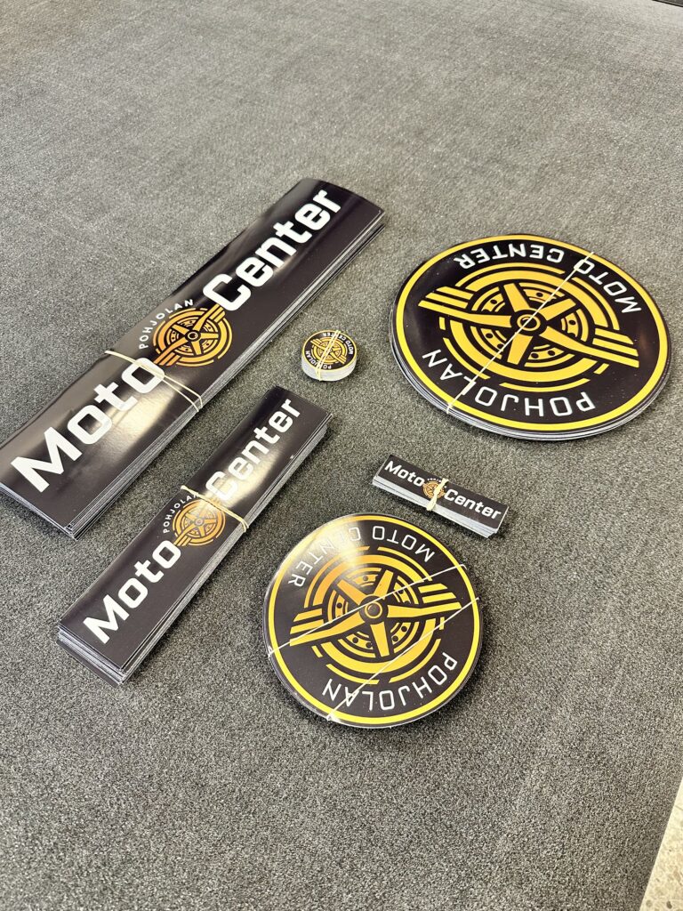 Pohjolan Moto Center kyltit laaja kuva