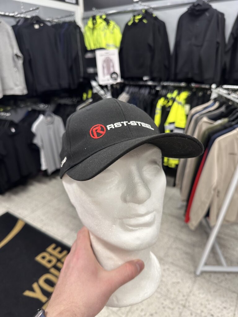 RST-Steel lippis mallinukke edestä