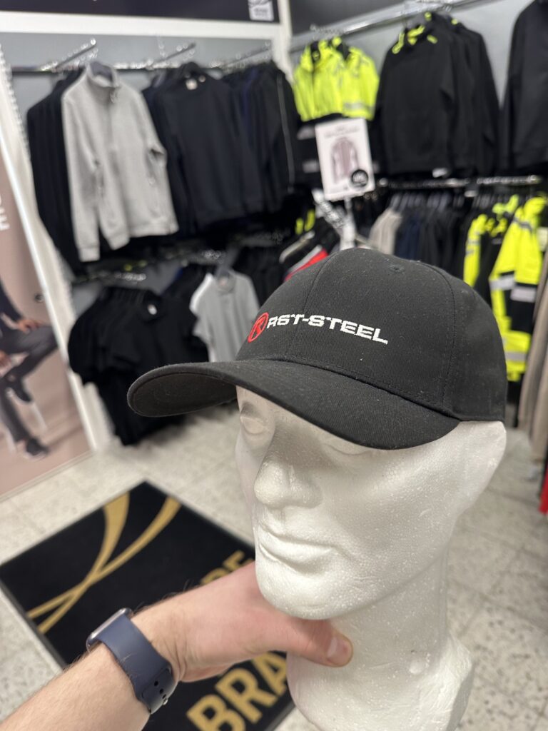 RST-Steel lippis mallinukke sivulta