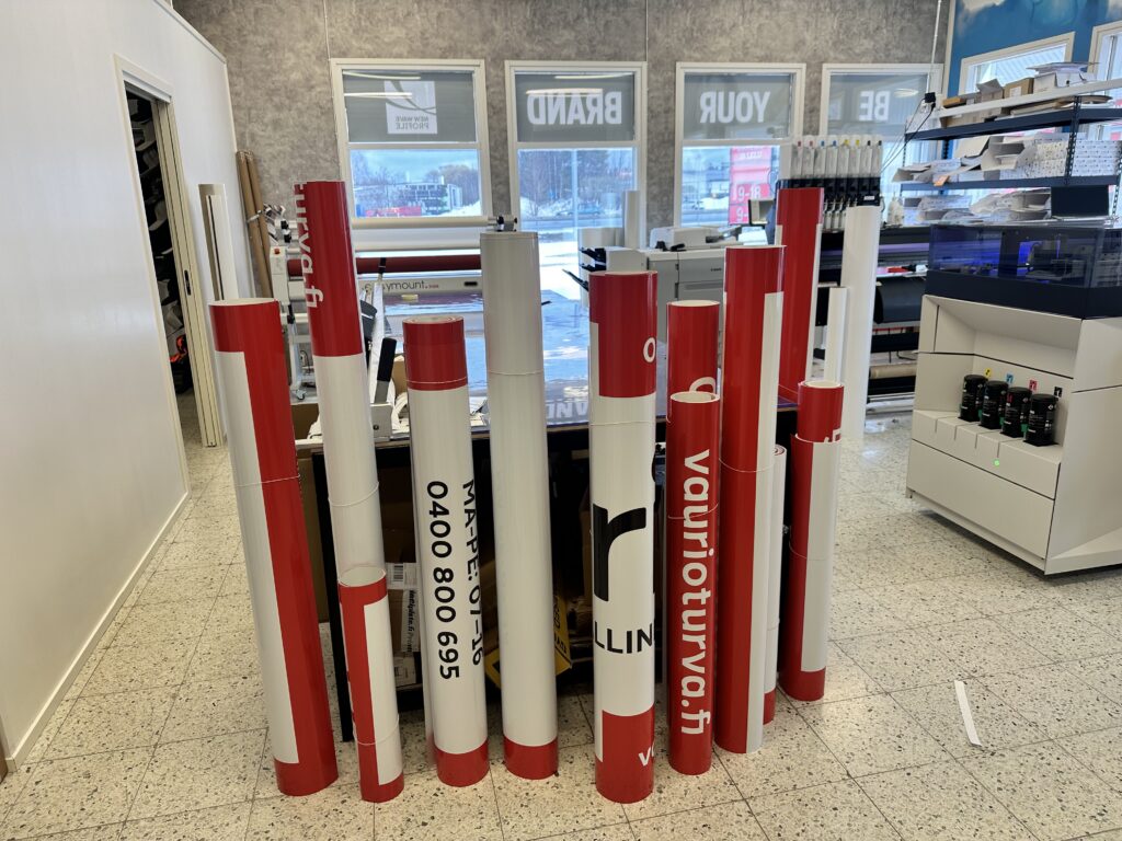 Rullattuja bannereita