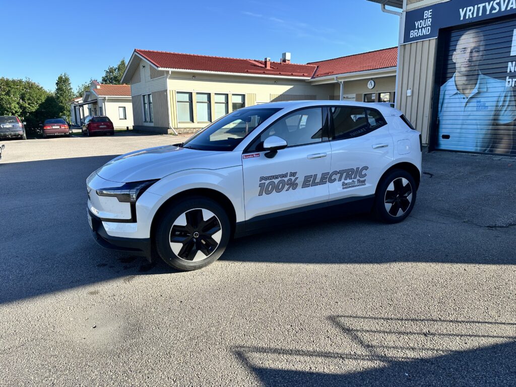 Scandia Rent Volvo sähköauto teippaus