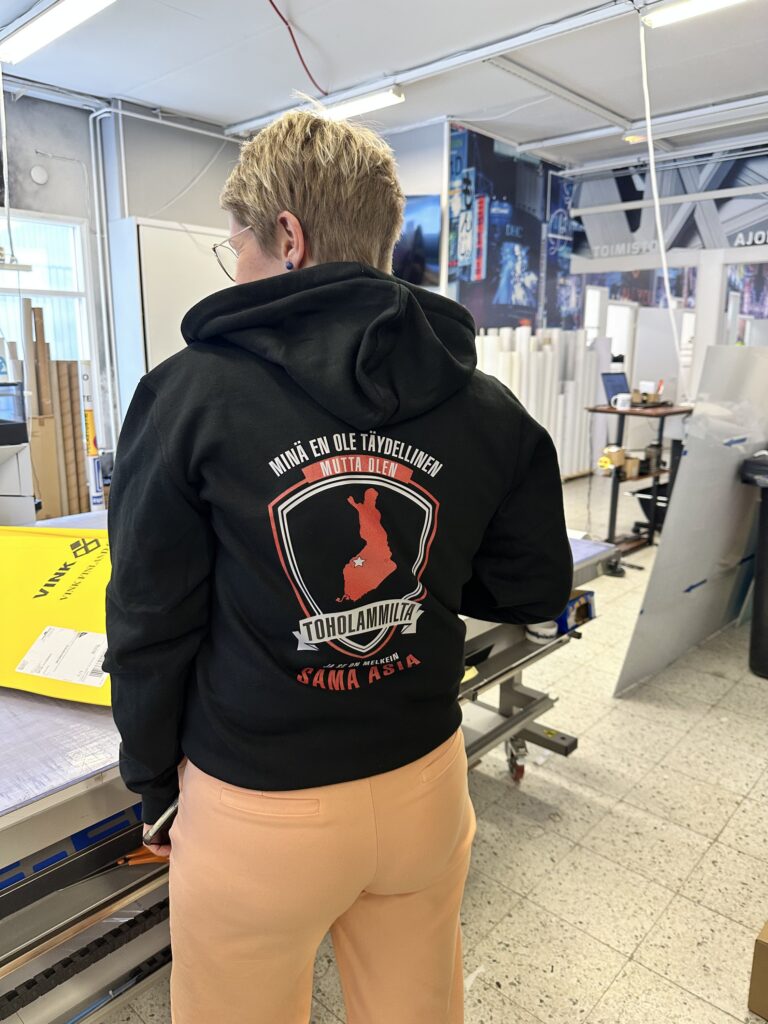 Toholampi huppari selkäpainos