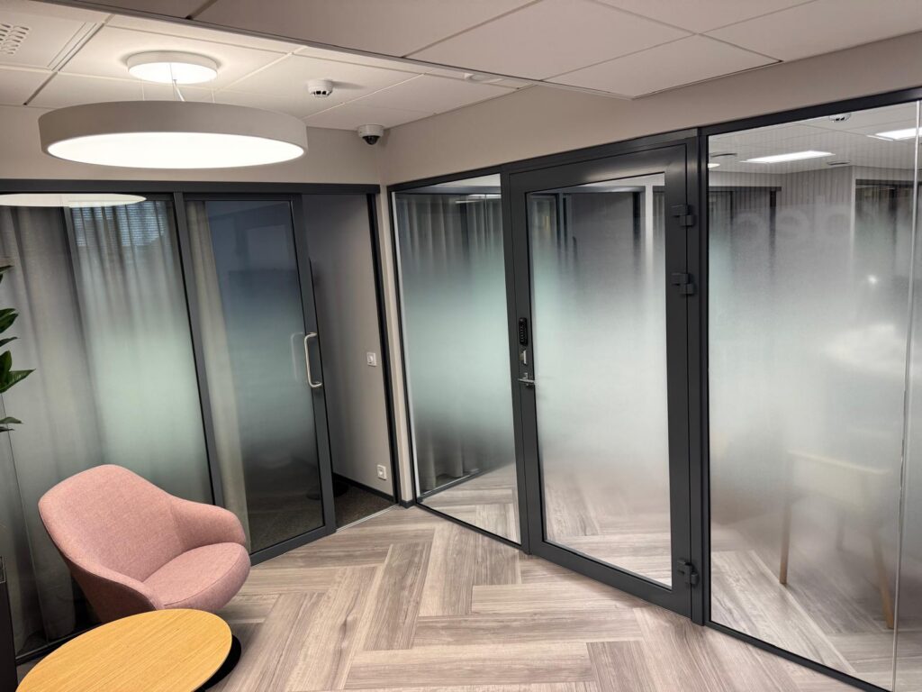 Toimiston lasitilanjakaja